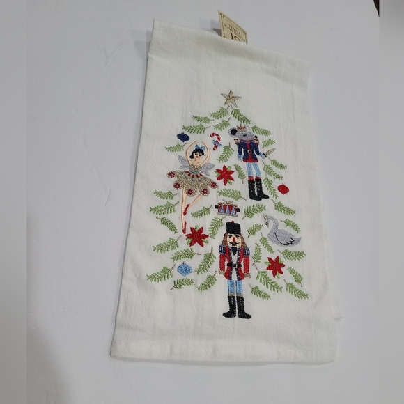 NWT C&F Enterprises Nutcracker tree Embroidered Kichen towel - Picture 1 of 7